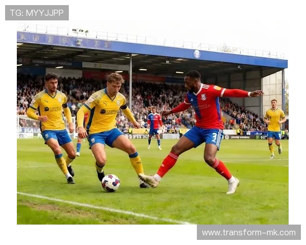 荷兰队展现进攻足球魅力，全队默契配合斩获关键胜利