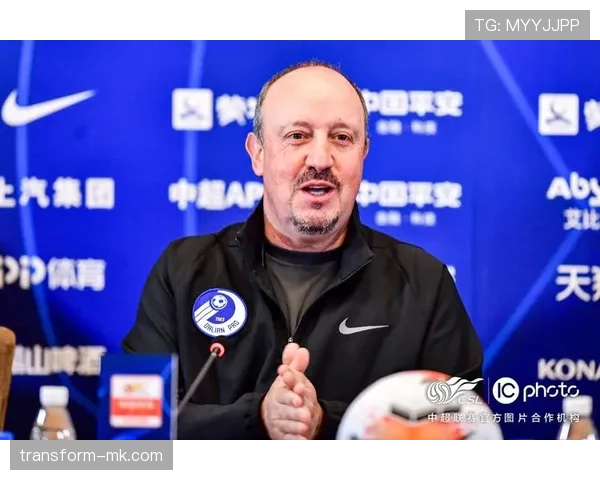 贝尼特斯执教球队展现全新战术理念,球迷期待新赛季突破 贝尼特斯执教球队展现全新战术理念,球迷期待新赛季突破