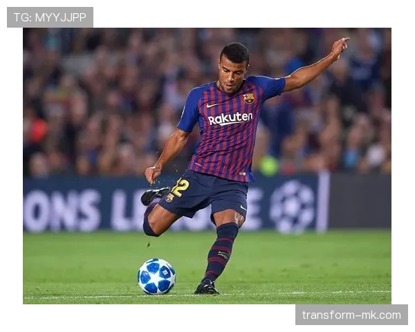 《拉菲尼亚创下最年轻纪录，展现出赛场新星的强劲实力》