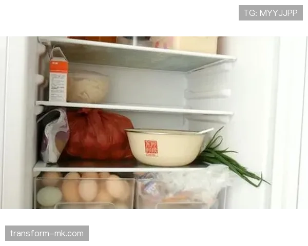 仲满家的冰箱里塞满了能量胶，保质期比他上一次约会还长